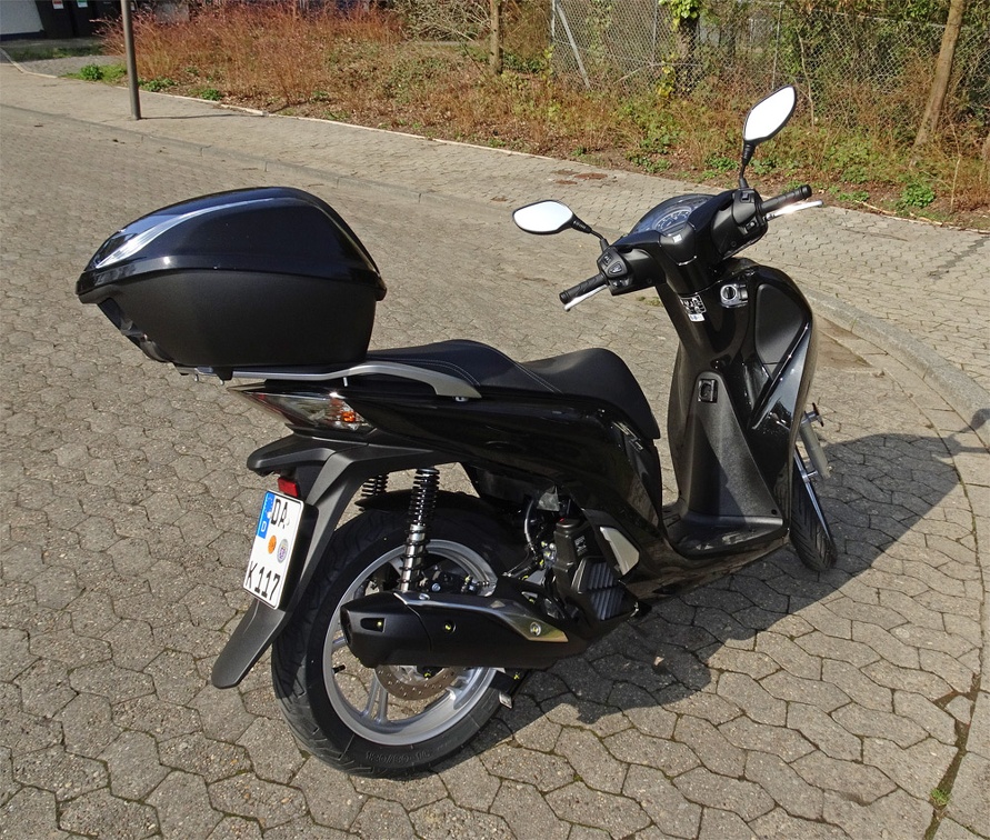Motorroller Honda Sh150i schwarz von rechts