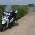 Motorroller Honda Sh300i Feldweg Frontscheibe