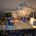 Kleine Werkstatt mit Auto Fussmatte als Unterlage