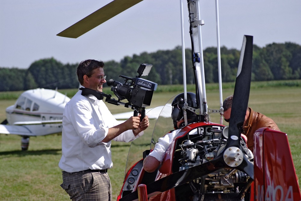 Fernsehreporter Interview Gyrocopter Flugtag