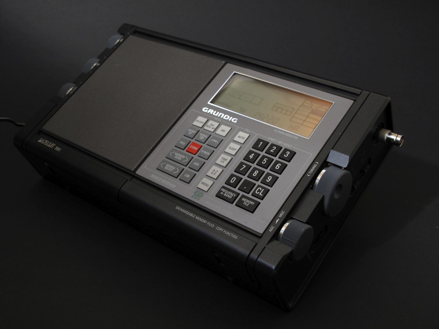 Grundig Satellit S700