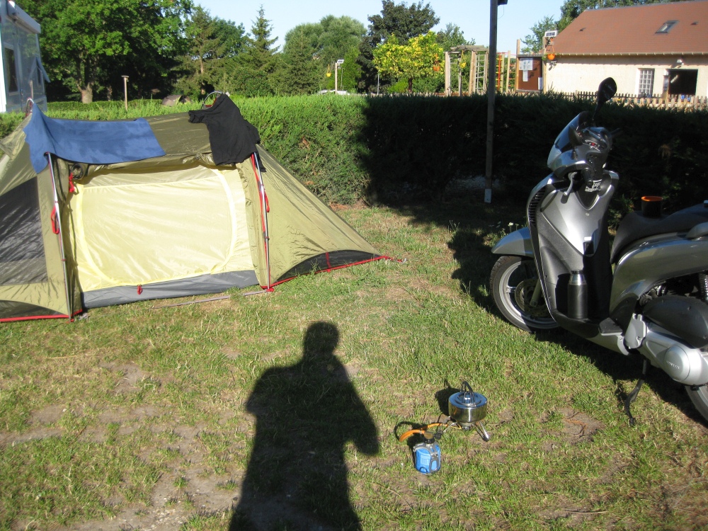 Zelt Camping Motorroller Tour Frankreich