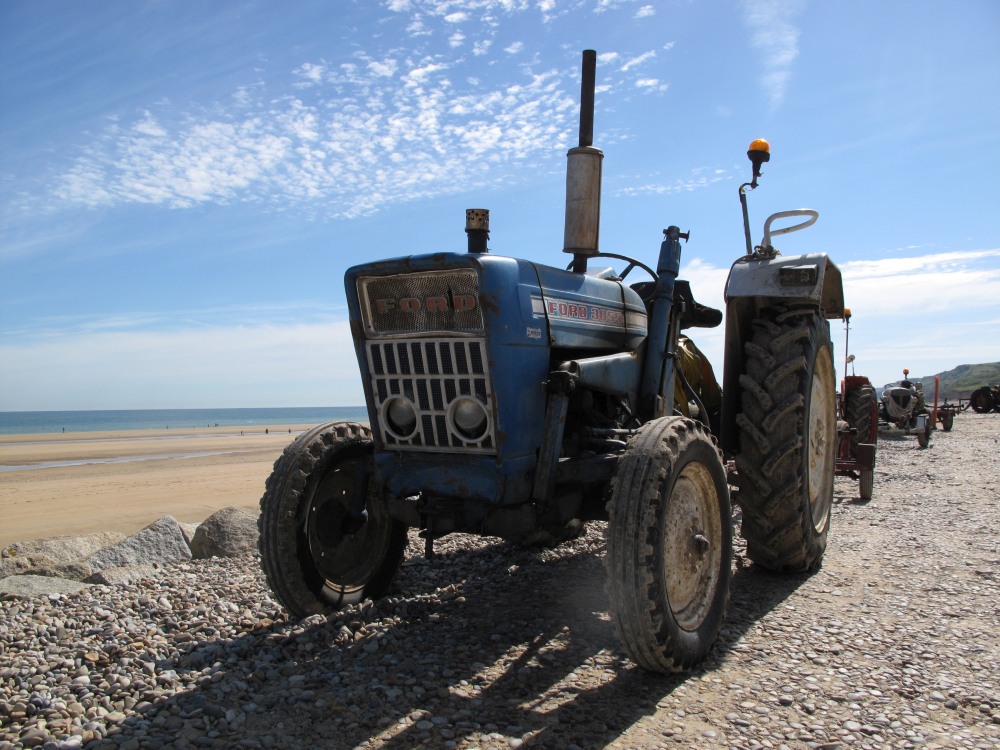 Omaha Beach Strand Ford Traktor Normandie Frankreich