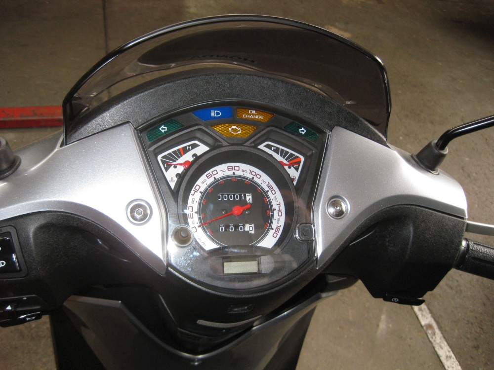 Tachostand Honda Sh125i Motorroller ganz neu 2010